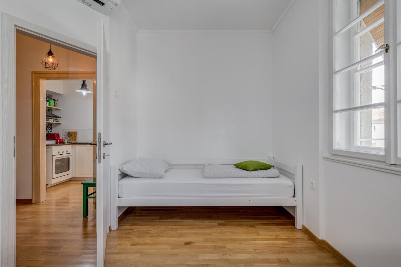 Apartment Dinka With Terrace สปลิท ภายนอก รูปภาพ