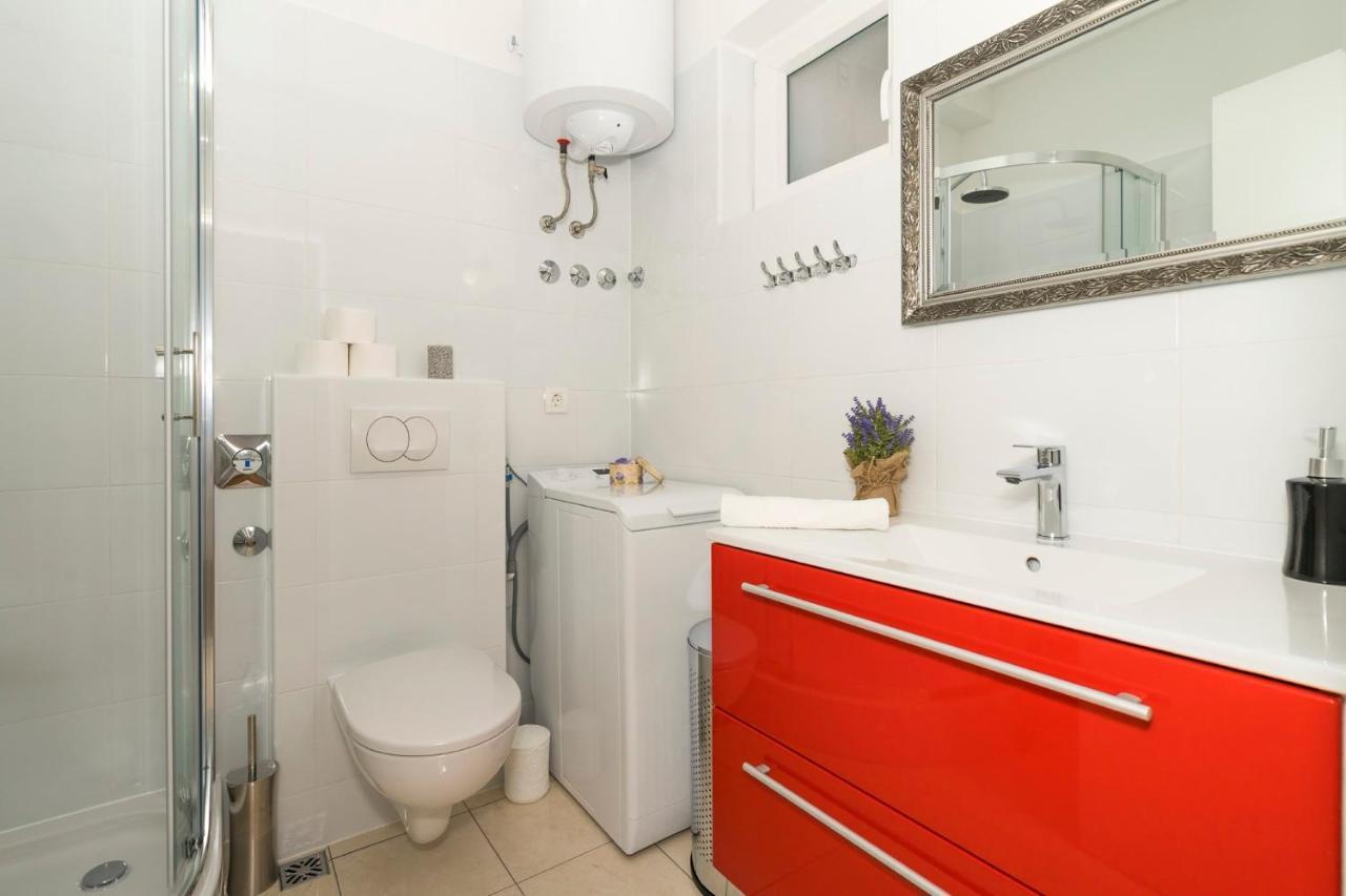 Apartment Dinka With Terrace สปลิท ภายนอก รูปภาพ