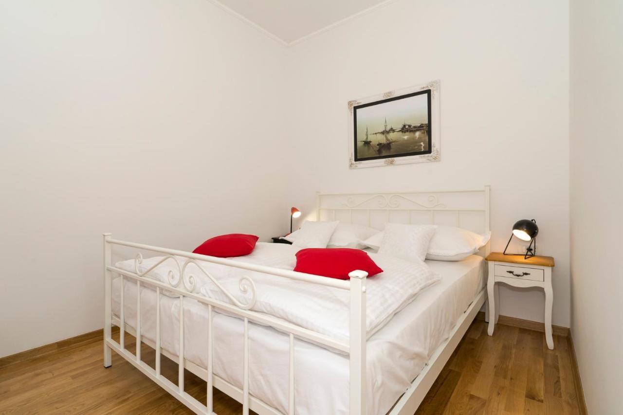 Apartment Dinka With Terrace สปลิท ภายนอก รูปภาพ