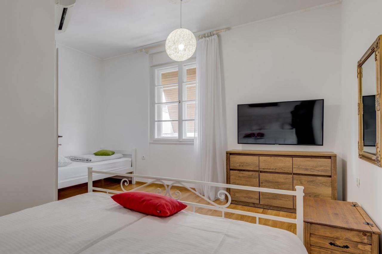 Apartment Dinka With Terrace สปลิท ภายนอก รูปภาพ
