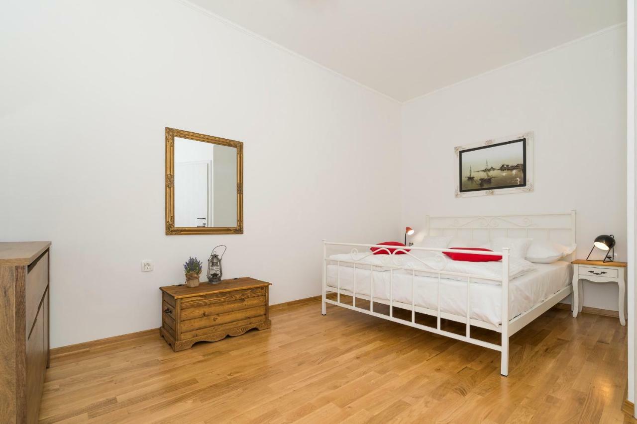 Apartment Dinka With Terrace สปลิท ภายนอก รูปภาพ