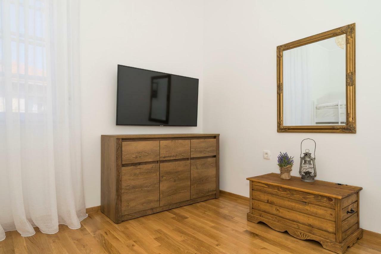Apartment Dinka With Terrace สปลิท ภายนอก รูปภาพ