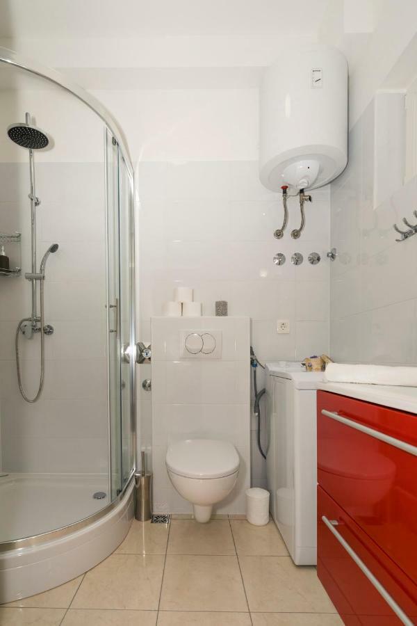Apartment Dinka With Terrace สปลิท ภายนอก รูปภาพ